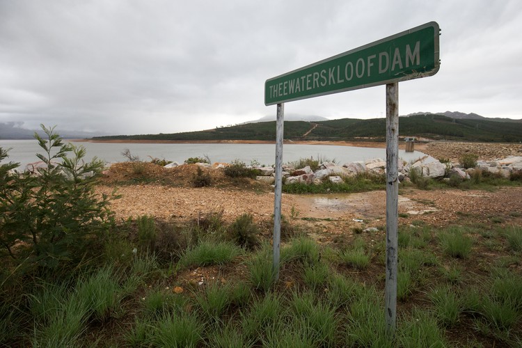 Photo of Theewaterskloof dam.