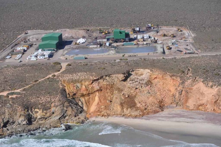 Photo of collapsing cliff at Tormin mine