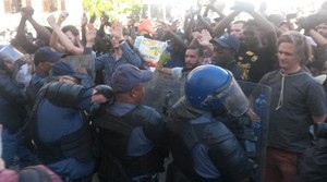 Photo of #FeesMustFall protest at Parliament on 21 October 2015