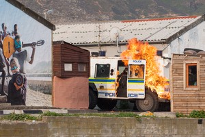 Hangberg protesters clash with police