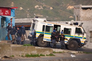 Hangberg protesters clash with police