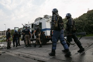 Hangberg protesters clash with police