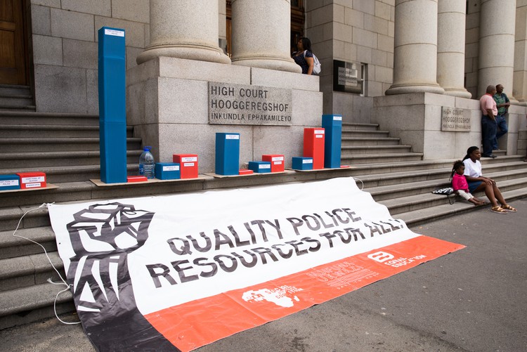 Photo of banner on court steps