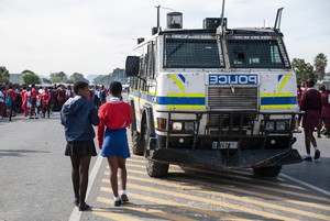 Thousands of learners protest against overcrowded classrooms.