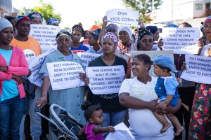 Photo of picket at Parkwood Primary School