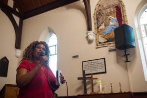 Photo of Elizabeth Gqoboka addressing audience