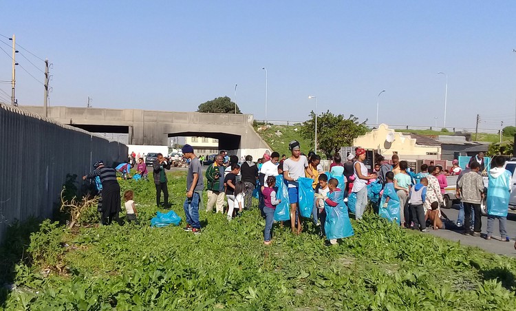 Photo of people picking up rubbish