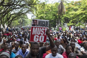 Robert Mugabe resigns