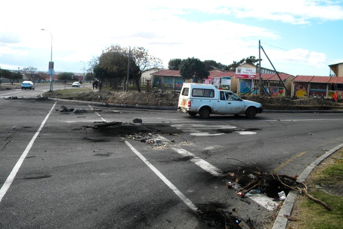 Photo of a road and a school in the background