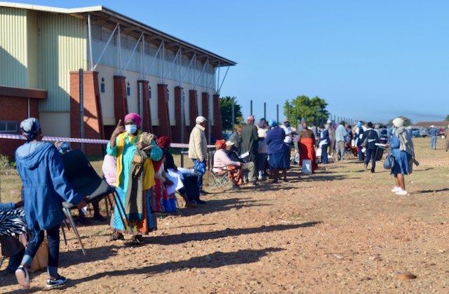 Photo of a long queue