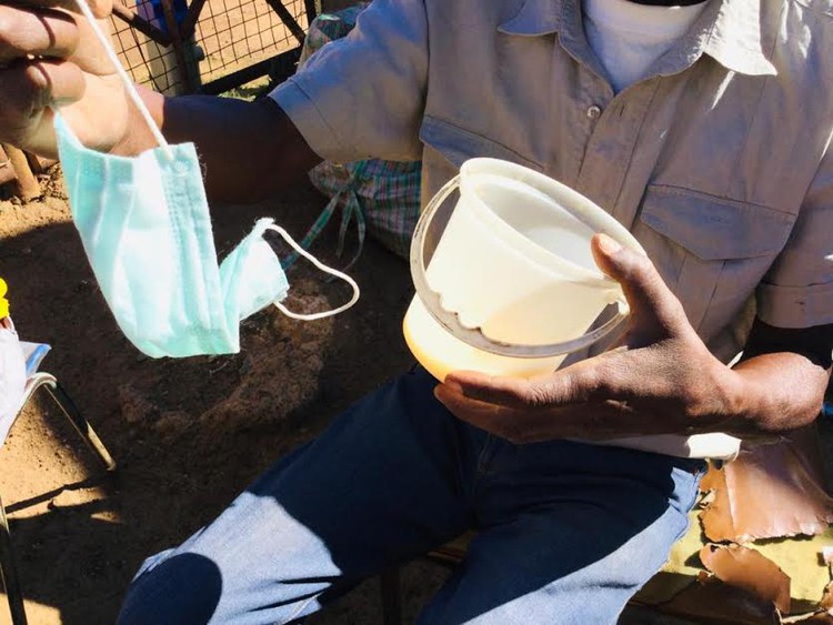 Man with mask and beer container in his hands