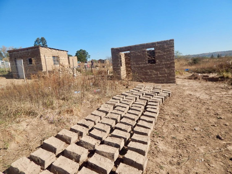 Photo of a house under construction