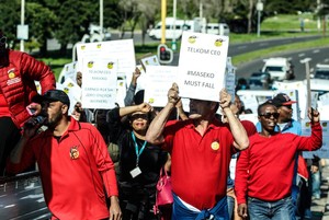 Photo of striking workers