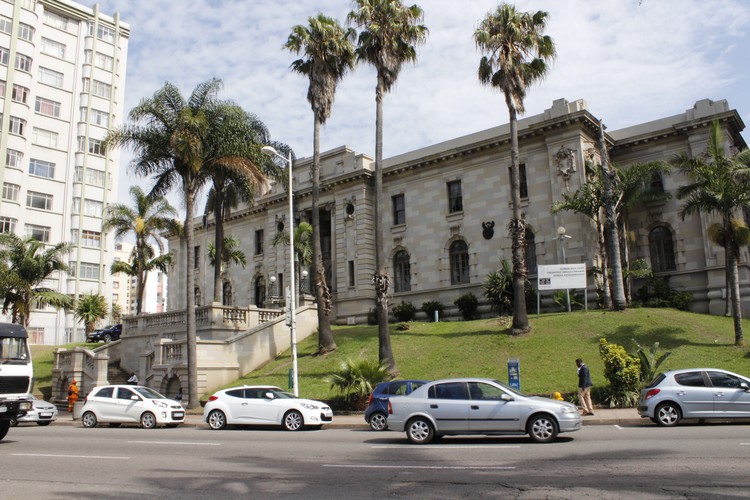 Photo of the court building