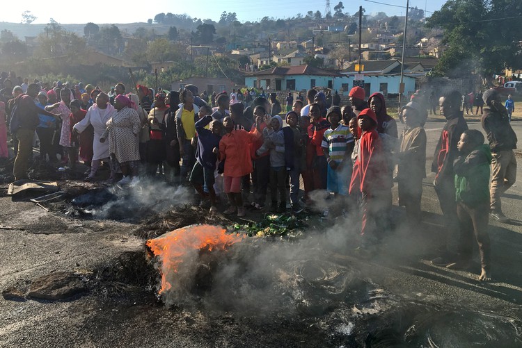 Photo of protesting residents.