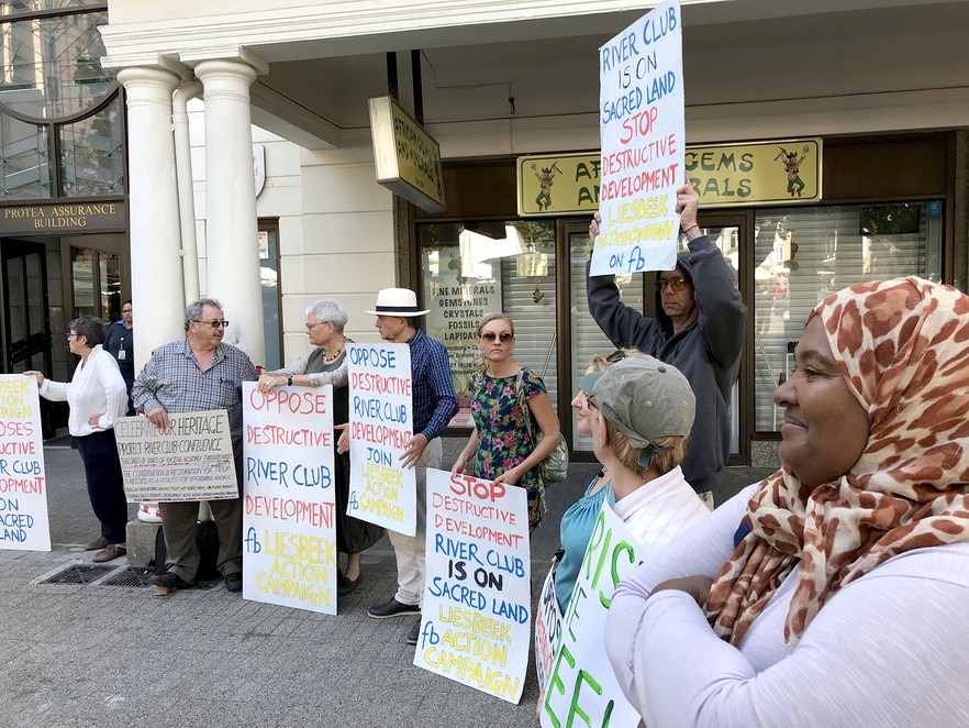 Photo of people protesting