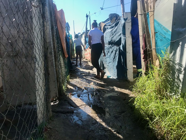 Photo of a footpath between shacks