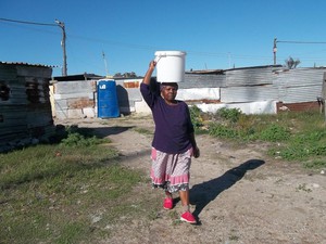 Photo of woman carrying water on her head