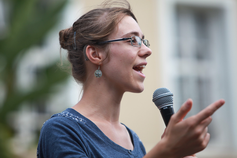 Photo of Jessica Bothma speaking.