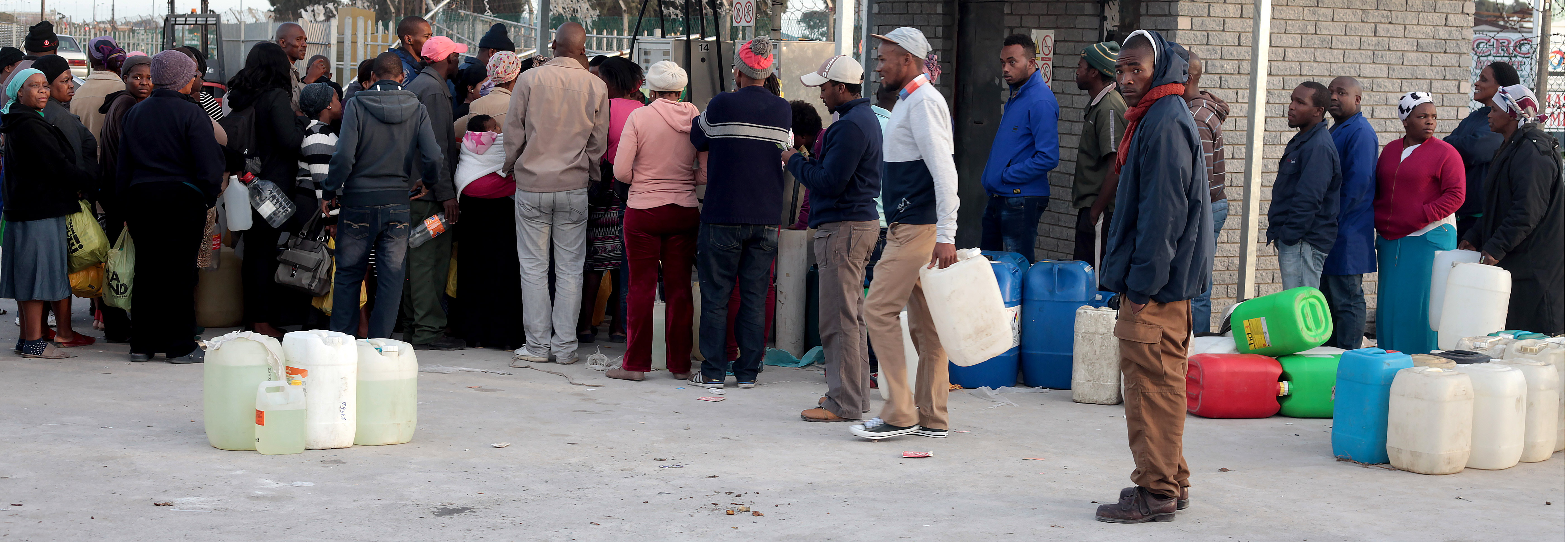 Photo of a long queue